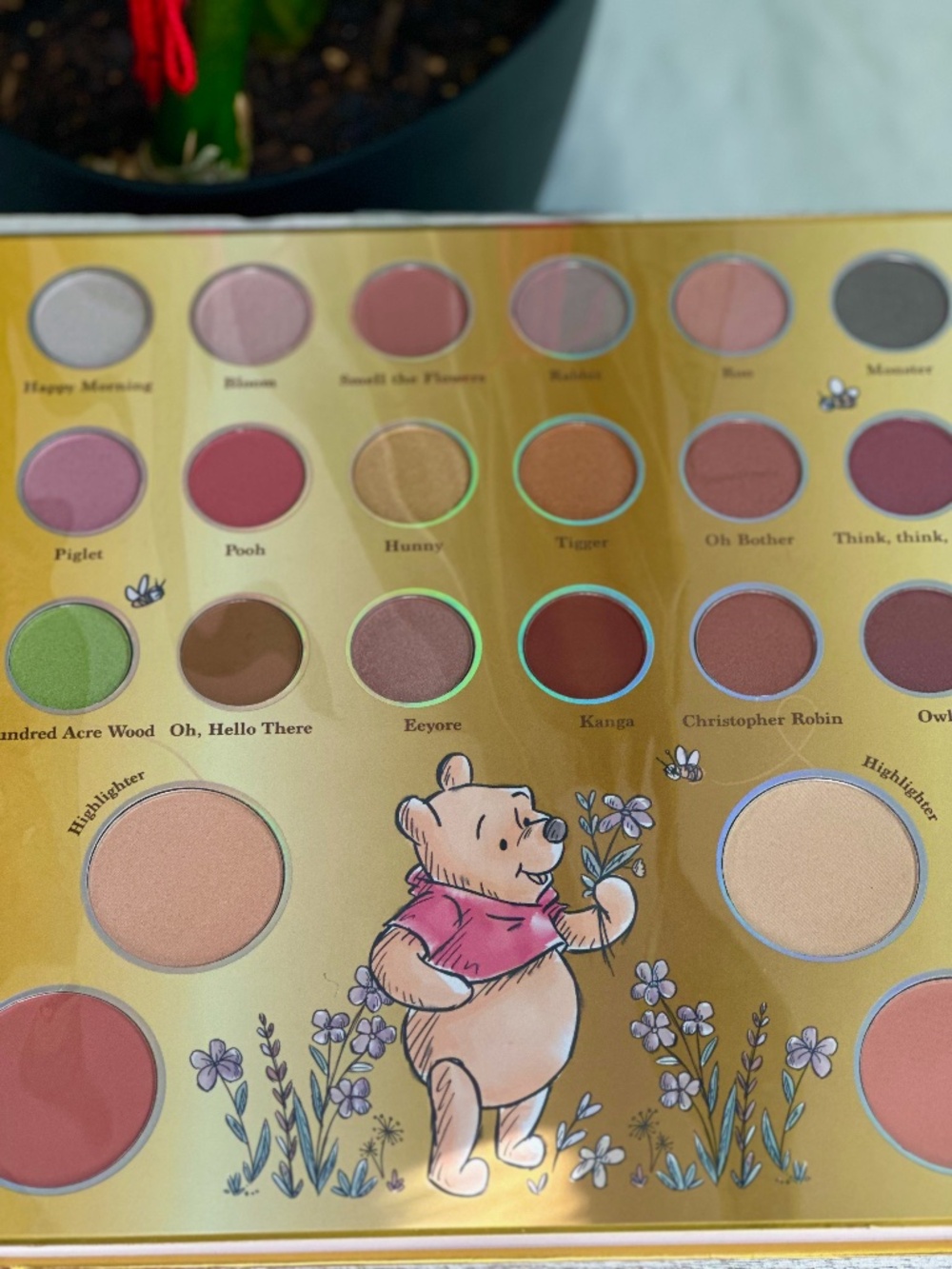 Disney Winnie the Pooh Face & Eyeshadow Palette - Picture 7 of 13
